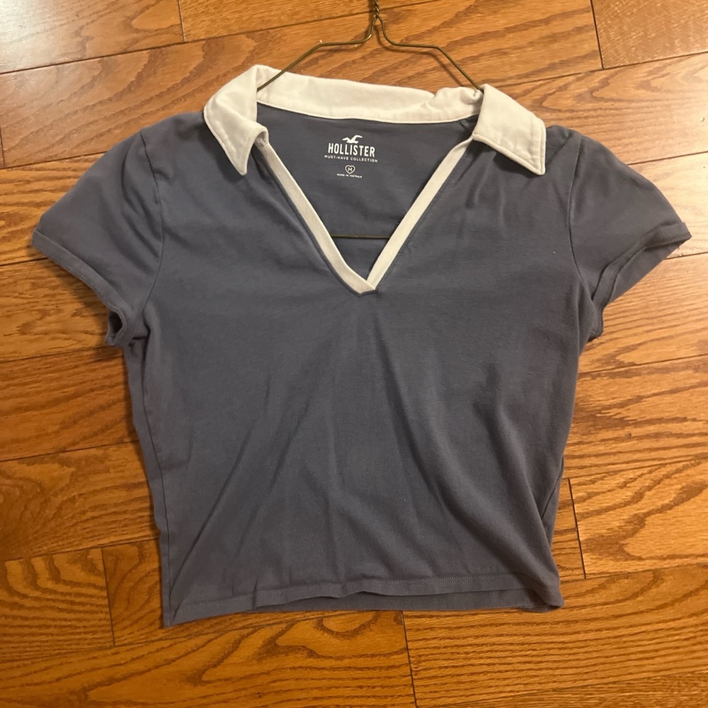 Hollister Women's Blue V-Neck Collared Shirt